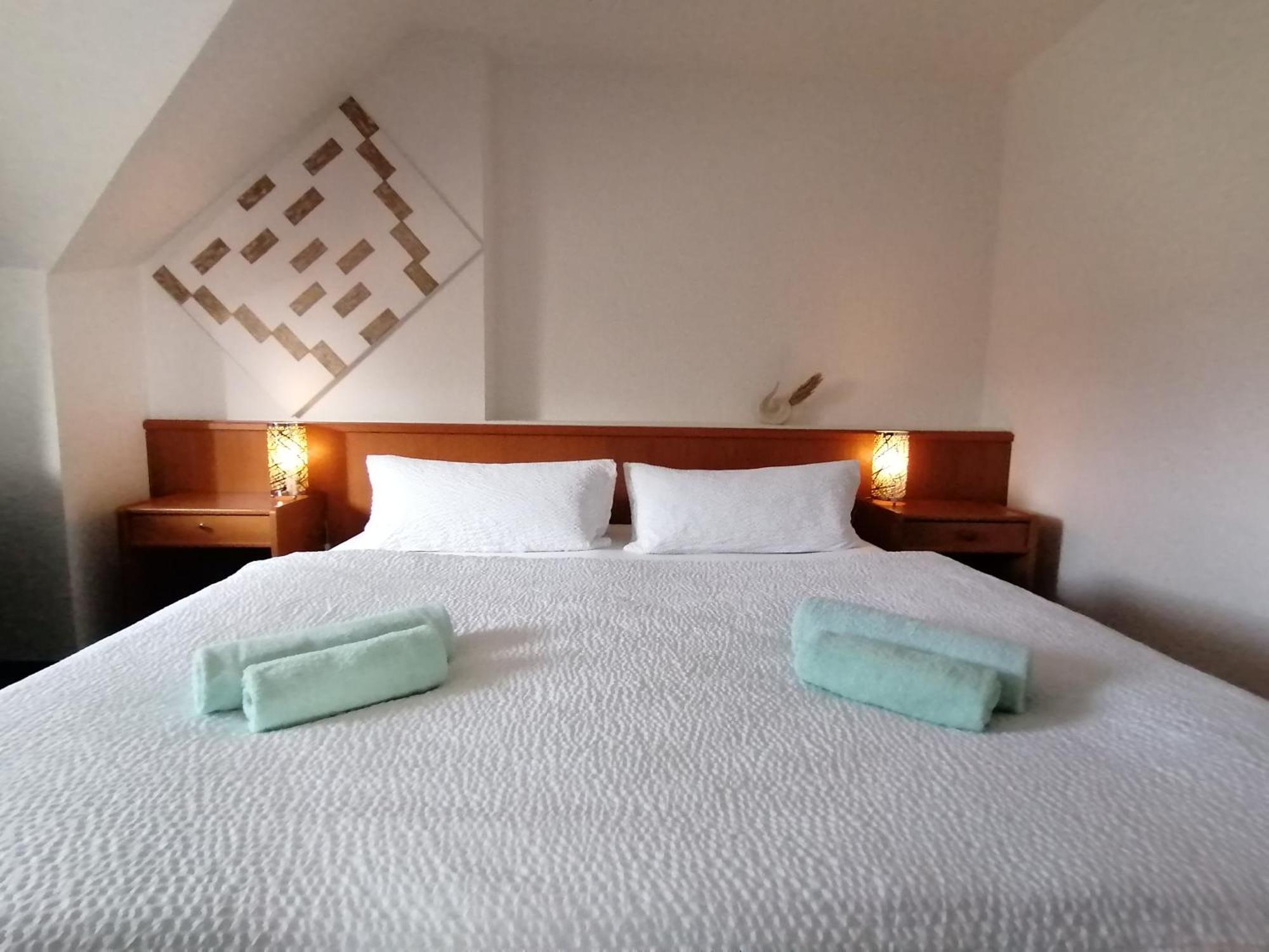 Domstadt Apartments แมร์เซอบวร์ก ภายนอก รูปภาพ