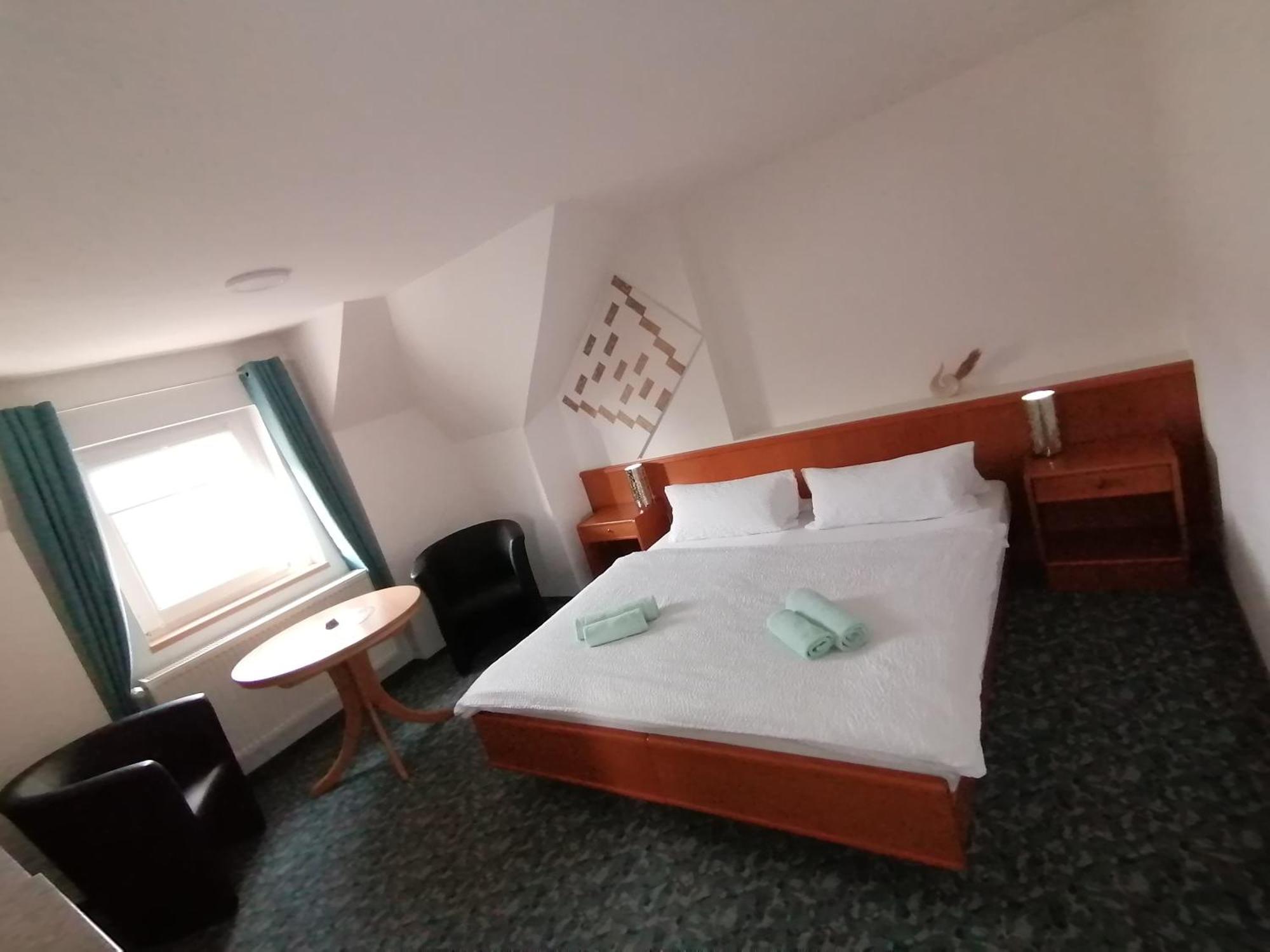 Domstadt Apartments แมร์เซอบวร์ก ภายนอก รูปภาพ