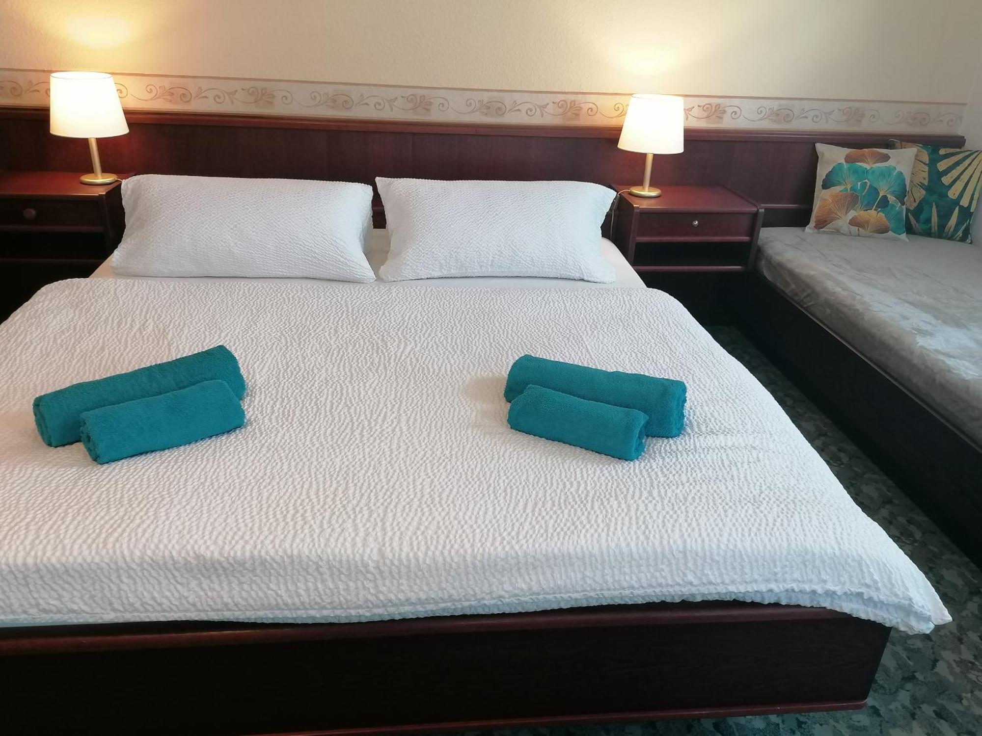 Domstadt Apartments แมร์เซอบวร์ก ภายนอก รูปภาพ